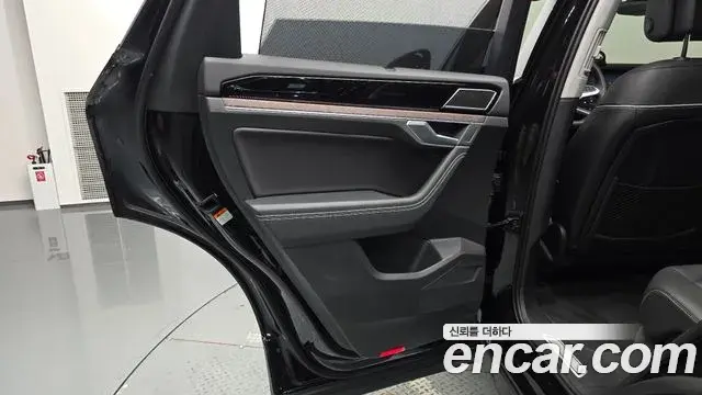 Volkswagen Touareg 2025 — Şəkil 13/38