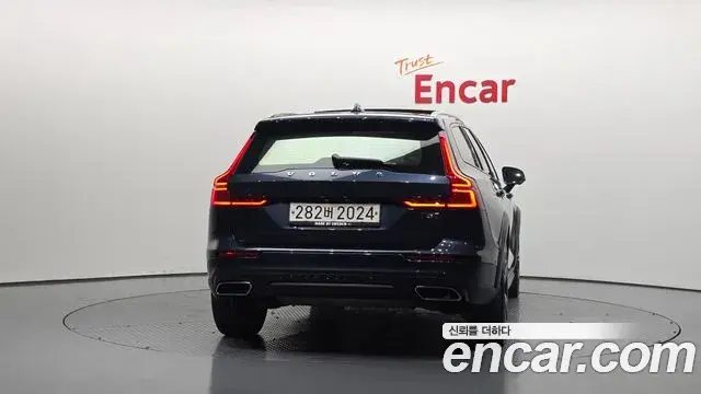 Volvo V60 Cross Country 2020 — Şəkil 10/20