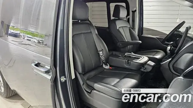 Hyundai Staria 2021 — Фото 11/20
