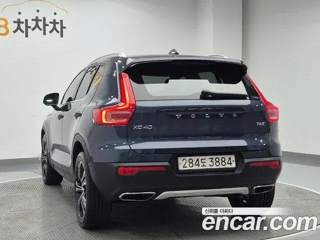 Volvo XC40 2020 — Фото 1/20