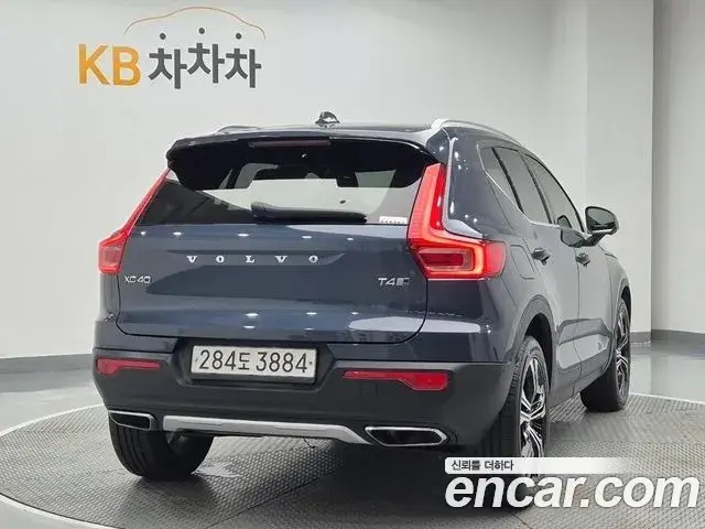 Volvo XC40 2020 — Фото 2/20