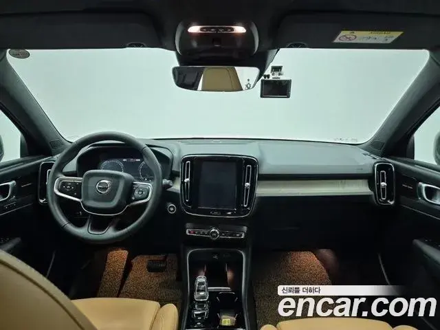 Volvo XC40 2020 — Фото 10/20