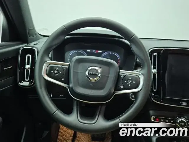 Volvo XC40 2020 — Фото 7/20