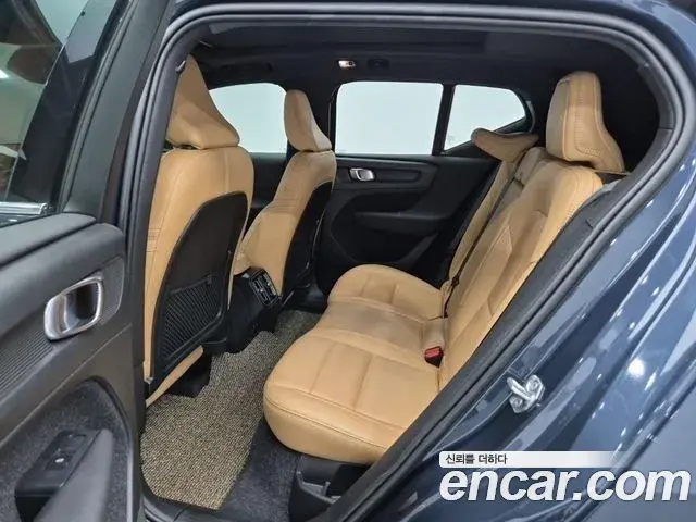 Volvo XC40 2020 — Фото 12/20