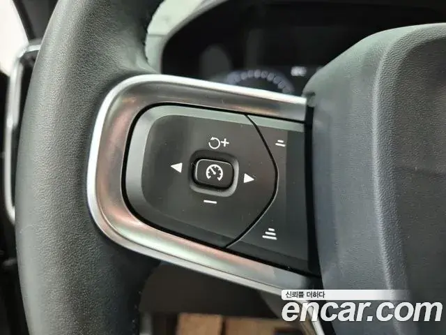 Volvo XC40 2020 — Фото 16/20