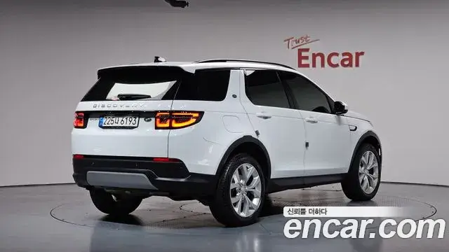 Land Rover Discovery Sport 2023 — Фото 2/20