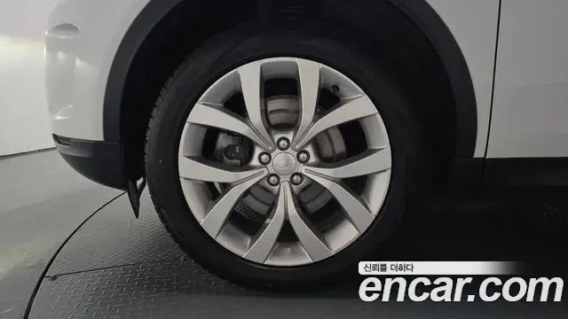Land Rover Discovery Sport 2023 — Фото 5/20