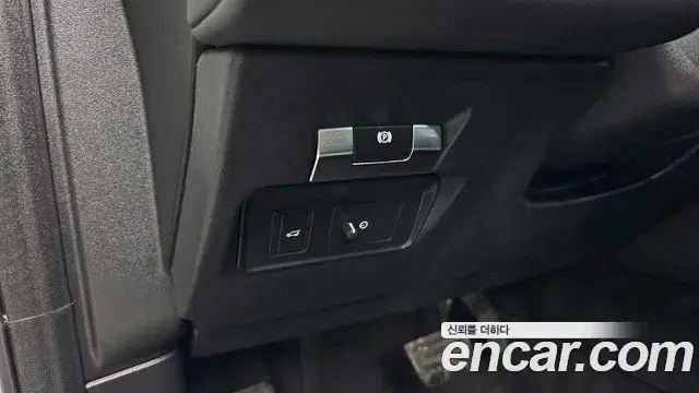 Land Rover Discovery Sport 2023 — Фото 18/20