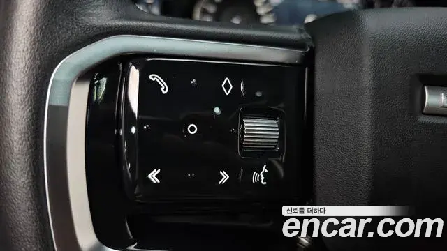 Land Rover Discovery Sport 2023 — Photo 9/37