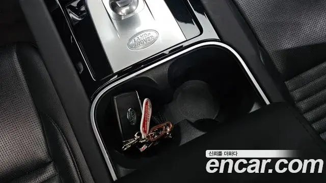 Land Rover Discovery Sport 2023 — Photo 12/37