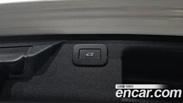 Land Rover Discovery Sport 2023 — Photo 35/37