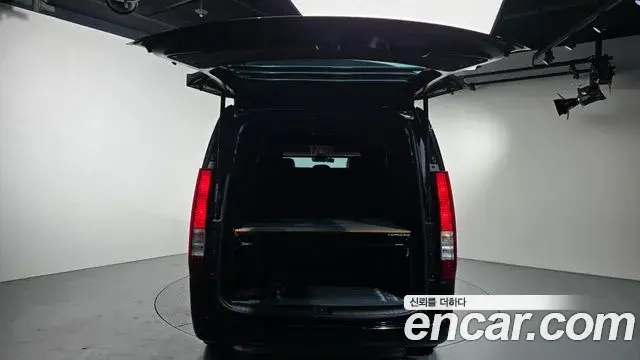 Hyundai Staria 2021 — Şəkil 8/32