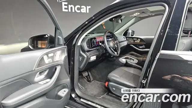 Mercedes-Benz GLE-Class 2025 — Photo 8/34