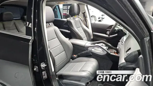 Mercedes-Benz GLE-Class 2025 — Photo 6/34