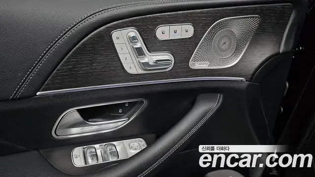 Mercedes-Benz GLE-Class 2025 — Photo 19/34