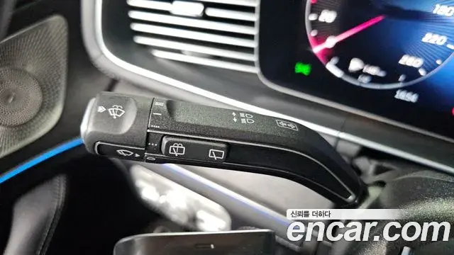 Mercedes-Benz GLE-Class 2025 — Photo 29/34
