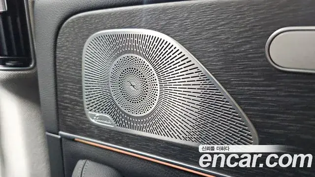 Mercedes-Benz GLE-Class 2025 — Photo 32/34