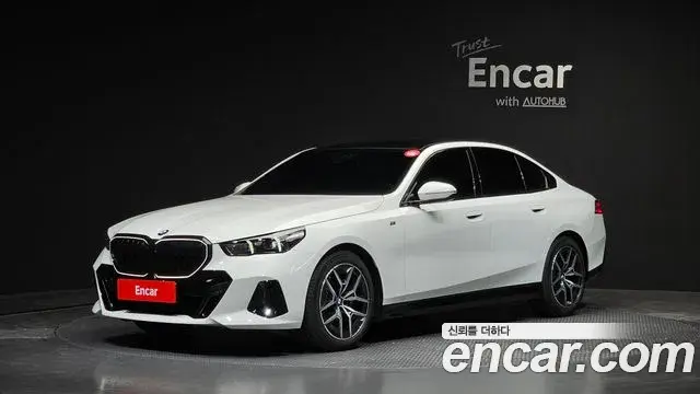 BMW 5 Series 2025 — ფოტო 17/33