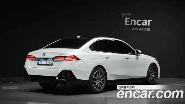 BMW 5 Series 2025 — ფოტო 6/33