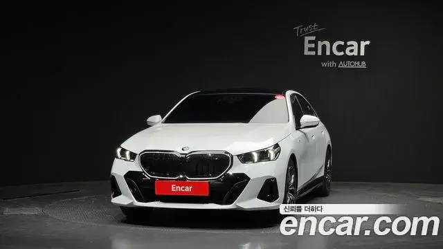 BMW 5 Series 2025 — ფოტო 16/33