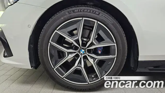 BMW 5 Series 2025 — ფოტო 18/33