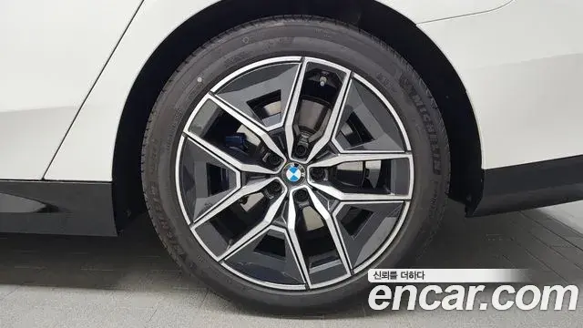 BMW 5 Series 2025 — ფოტო 33/33