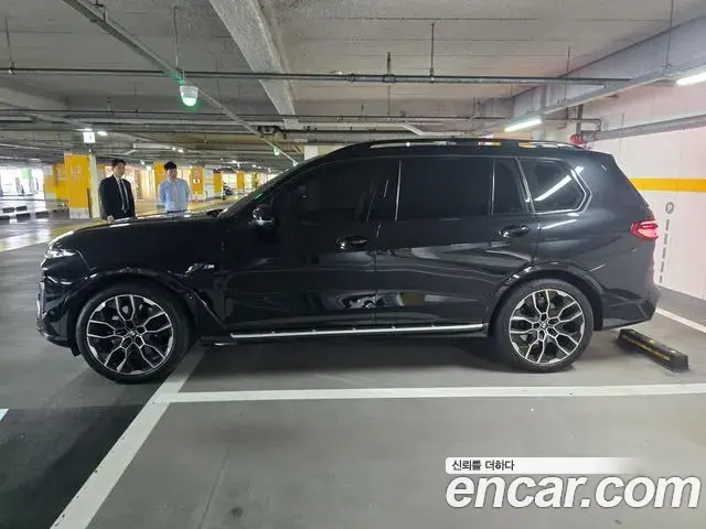BMW X7 2023 — Фото 3/18