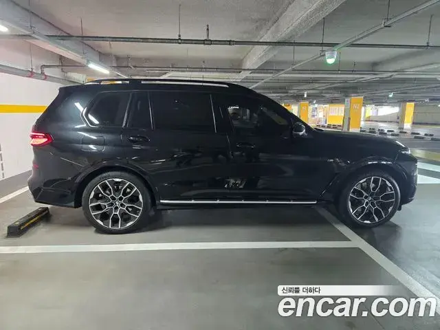 BMW X7 2023 — Фото 7/18