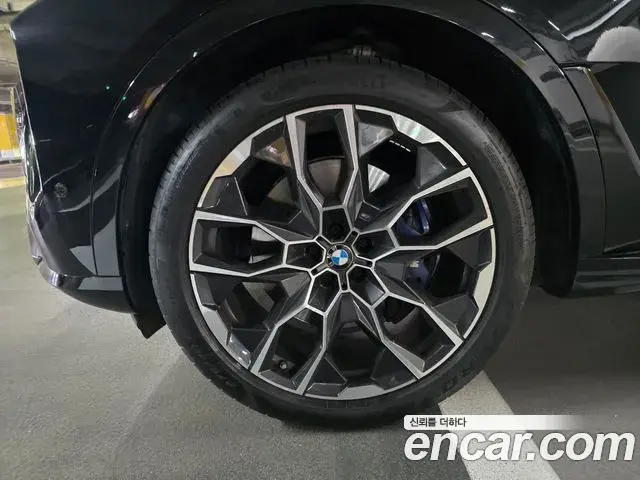 BMW X7 2023 — Фото 10/18