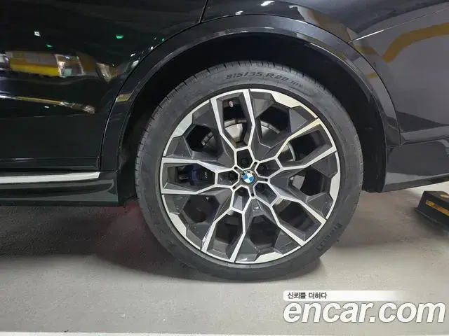 BMW X7 2023 — Фото 11/18