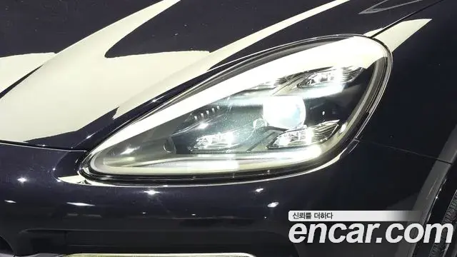 Porsche Cayenne 2020 — ფოტო 11/32