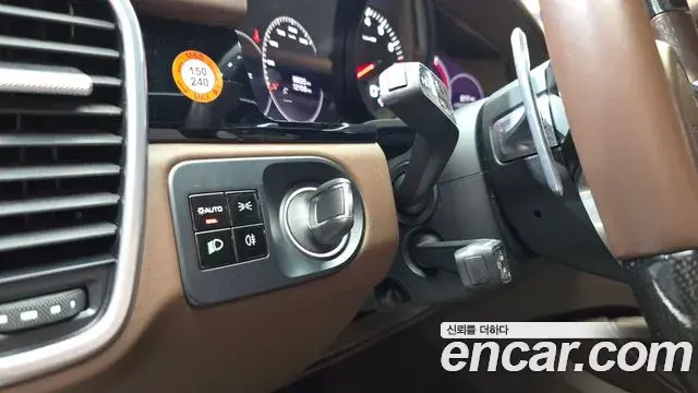 Porsche Cayenne 2020 — ფოტო 2/32