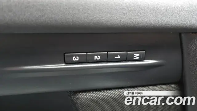 Land Rover Range Rover Evoque 2020 — Photo 27/32