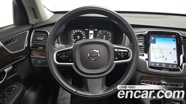 Volvo XC90 2018 — Şəkil 9/20