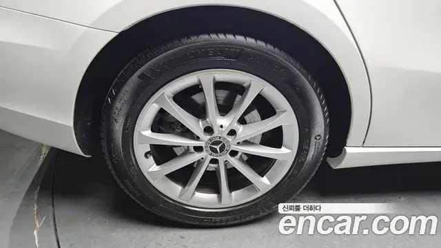 Mercedes-Benz A-Class 2020 — Фото 5/20