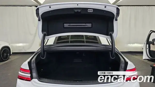 Genesis G80 2023 — ფოტო 31/34