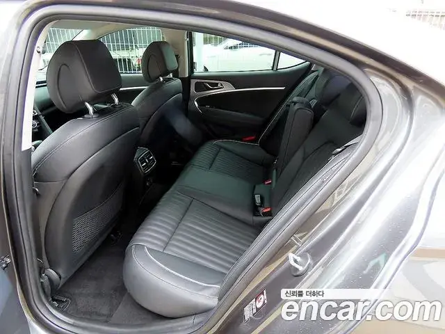 Genesis G70 2019 — Photo 13/20