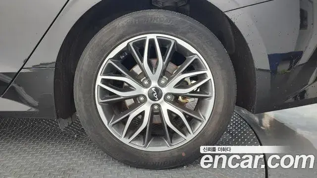 Kia K5 2023 — Photo 13/33