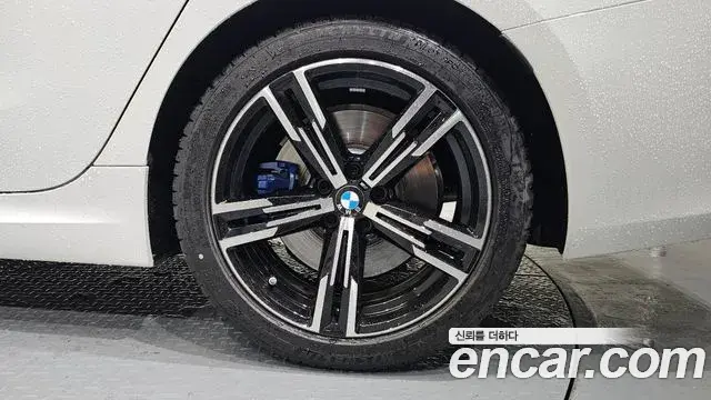 BMW 3 Series 2025 — Photo 24/35