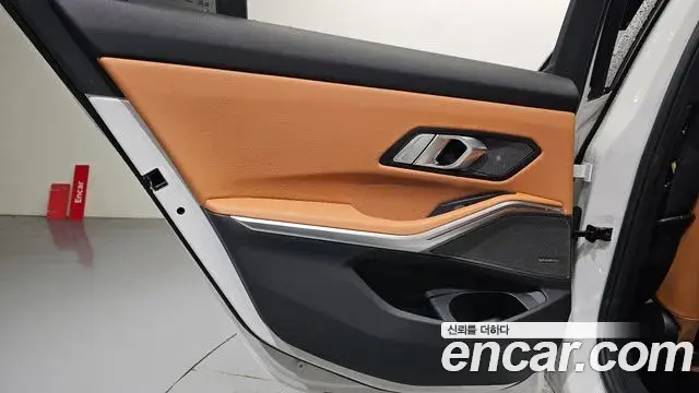 BMW 3 Series 2025 — Photo 22/35