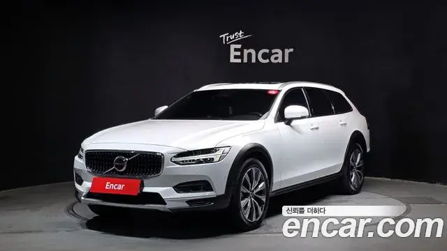 Volvo V90 Cross Country 2023 — Фото 1/20