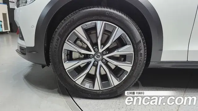 Volvo V90 Cross Country 2023 — Фото 5/20