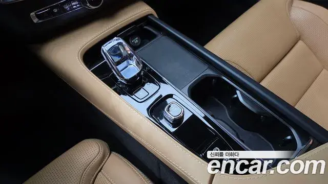 Volvo V90 Cross Country 2023 — Фото 9/20