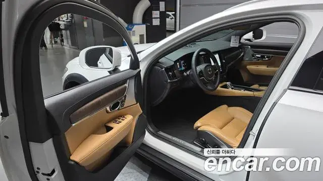 Volvo V90 Cross Country 2023 — Фото 10/20