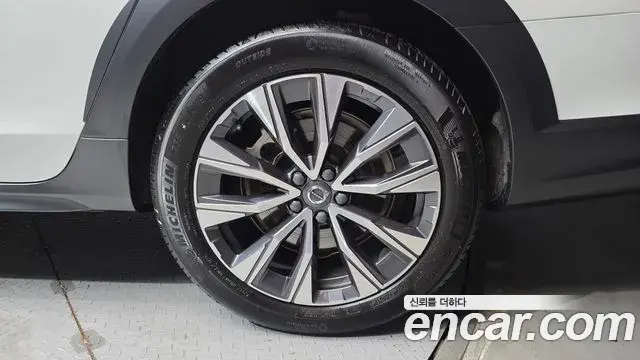 Volvo V90 Cross Country 2023 — Photo 13/31
