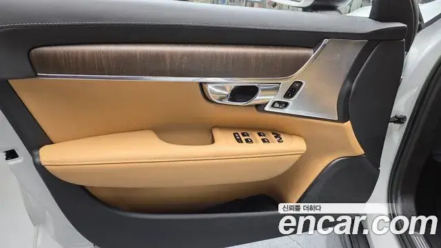 Volvo V90 Cross Country 2023 — Photo 12/31