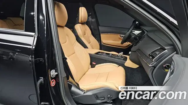 Volvo XC90 2023 — Фото 11/20
