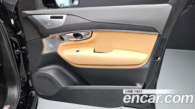Volvo XC90 2023 — Photo 29/31