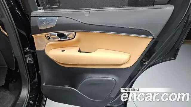 Volvo XC90 2023 — Photo 24/31