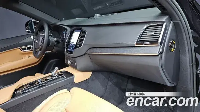 Volvo XC90 2023 — Photo 22/31